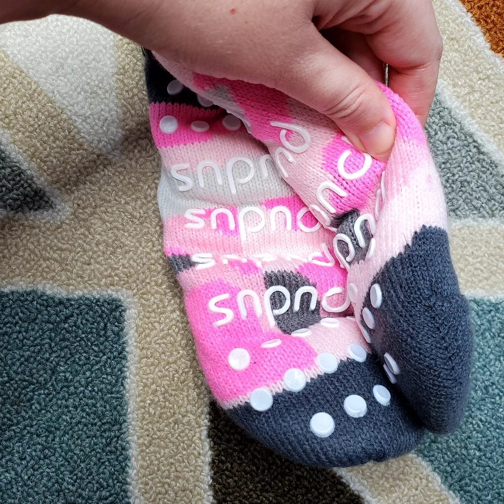 46) PUDUS Ultra Soft Slipper Socks Sz. One Size